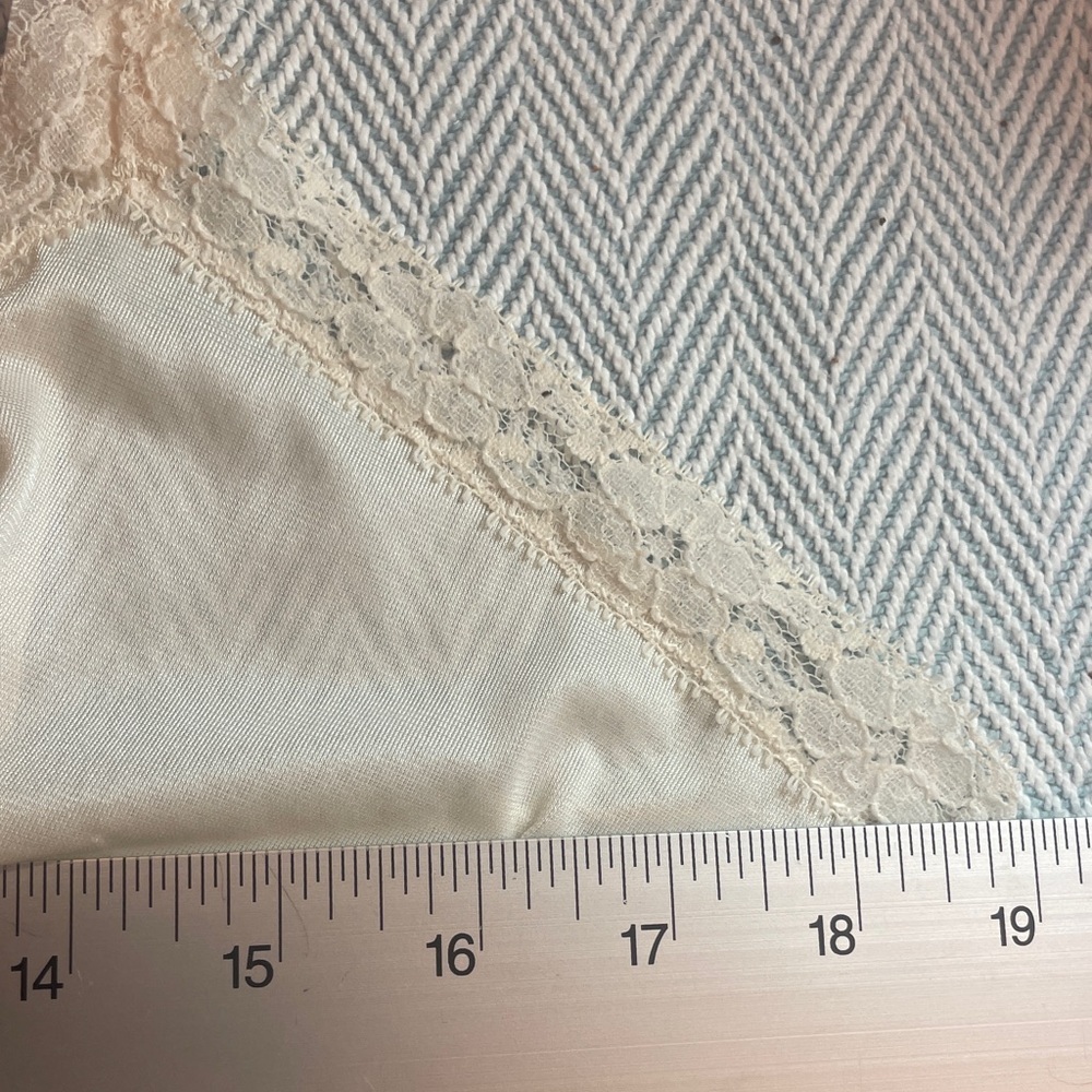 VINTAGE Ivory Lace Trim Full  Slip Size 38 Neutral Color Adjustable straps - Picture 8 of 11